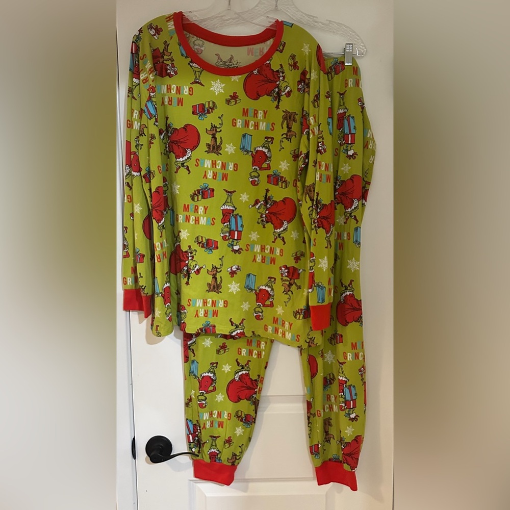 The Grinch Christmas pajamas size XL‎ 16/18